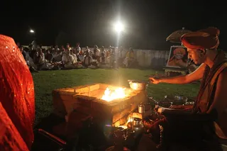 https://nithyananda.org/sites/default/files/photo-gallery/2014-08aug-03-nithyananda-diary_IMG_0233_haridwar-innerawakening-dakshinamurthi-homa.JPG?1407094113