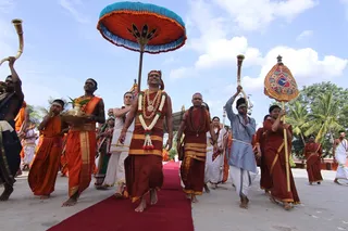 https://nithyananda.org/sites/default/files/photo-gallery/2014-08aug-17-nithyananda-diary_IMG_5145_bidadi-krishna-jenmashtami-evening-celebrations-nithyanandeshwara-temple.JPG