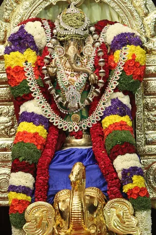 https://nithyananda.org/sites/default/files/photo-gallery/2014-08aug-21-nithyananda-diary_IMG_6449_bidadi-nithya-puja.JPG