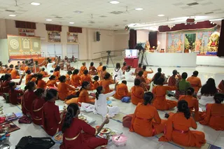 https://nithyananda.org/sites/default/files/photo-gallery/2014-08aug-22-nithyananda-diary_IMG_6519_bidadi-nithya-puja.JPG?1408770683