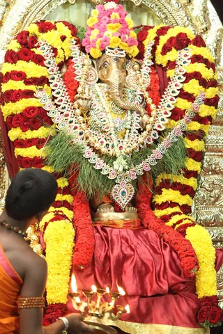 https://nithyananda.org/sites/default/files/photo-gallery/2014-08aug-22-nithyananda-diary_IMG_6525_bidadi-nithya-puja-lord-ganesha.JPG?1408770752
