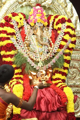 https://nithyananda.org/sites/default/files/photo-gallery/2014-08aug-22-nithyananda-diary_IMG_6526_bidadi-nithya-puja-lord-ganesha.JPG?1408770757