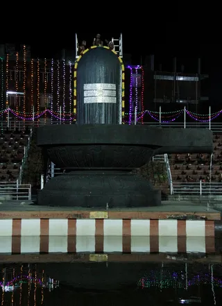 https://nithyananda.org/sites/default/files/photo-gallery/2014-08aug-25-nithyananda-diary_IMG_8609_bidadi-rudrabishekam.JPG?1408971670