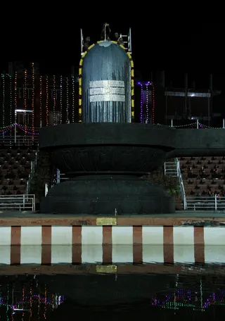 https://nithyananda.org/sites/default/files/photo-gallery/2014-08aug-25-nithyananda-diary_IMG_8612_bidadi-rudrabishekam.JPG?1408971713