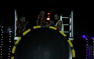 https://nithyananda.org/sites/default/files/photo-gallery/2014-08aug-25-nithyananda-diary_IMG_8629_bidadi-rudrabishekam.JPG?1408971865