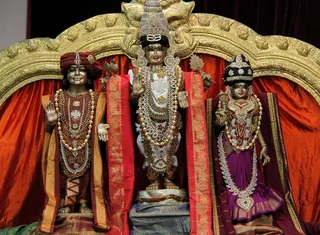 https://nithyananda.org/sites/default/files/photo-gallery/2014-08aug-25-nithyananda-diary_IMG_8637_bidadi-dieties-swami-nithyanandeshwara-devi.JPG?1408971950