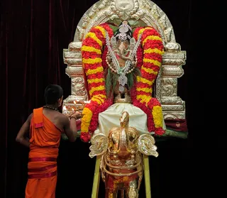 https://nithyananda.org/sites/default/files/photo-gallery/2014-08aug-25-nithyananda-diary_IMG_8662_bidadi-arati-lord-ganesha.JPG?1408971909