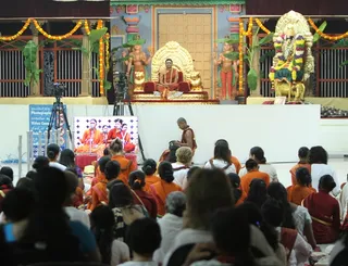 https://nithyananda.org/sites/default/files/photo-gallery/2014-08aug-29-nithyananda-diary_IMG_0201_bidadi-nithya-kirtan-swamiji-devotees-crowd.JPG?1409375101