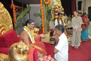 https://nithyananda.org/sites/default/files/photo-gallery/2014-08aug-29-nithyananda-diary_IMG_0237_bidadi-swamiji-kalpataru-darshan.JPG?1409375168