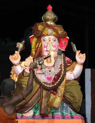 https://nithyananda.org/sites/default/files/photo-gallery/2014-09sep-06-nithyananda-diary_IMG_2994_bidadi-temple-ganesha.JPG