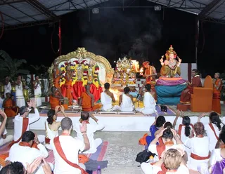 https://nithyananda.org/sites/default/files/photo-gallery/2014-09sep-06-nithyananda-diary_IMG_3091_bidadi-temple-homa-swamiji-ia-participants.JPG