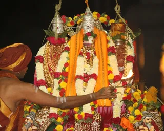 https://nithyananda.org/sites/default/files/photo-gallery/2014-09sep-11th-nithyananda-diary_IMG_4821_bidadi-homa.JPG