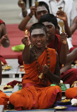 https://nithyananda.org/sites/default/files/photo-gallery/2014-09sep-13th-nithyananda-diary_IMG_5068_bidadi-paduka-puja.JPG?1411154186