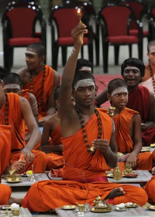 https://nithyananda.org/sites/default/files/photo-gallery/2014-09sep-13th-nithyananda-diary_IMG_5073_bidadi-paduka-puja.JPG?1411154192