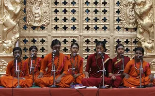 https://nithyananda.org/sites/default/files/photo-gallery/2014-09sep-13th-nithyananda-diary_IMG_5082_bidadi-kirthan.JPG?1411102090