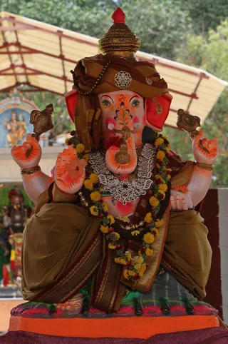 https://nithyananda.org/sites/default/files/photo-gallery/2014-09sep-13th-nithyananda-diary_IMG_5130_bidadi-temple-ganesha.JPG?1411102480