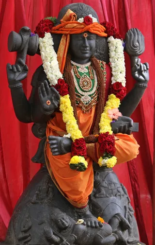 https://nithyananda.org/sites/default/files/photo-gallery/2014-09sep-16th-nithyananda-diary_IMG_6900_bidadi-temple-dakshinamurthi.JPG?1411105160