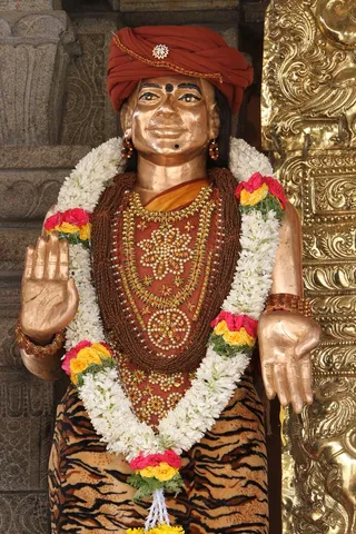 https://nithyananda.org/sites/default/files/photo-gallery/2014-09sep-18-nithyananda-diary_IMG_7363_bidadi-temple-sanctum-swami-nithyananda_0.JPG?1411159812