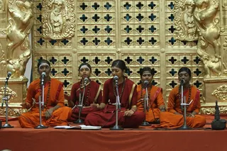https://nithyananda.org/sites/default/files/photo-gallery/2014-09sep-19-nithyananda-diary_IMG_7567_bidadi-nithya-kirtan-devotees-singing.JPG?1412418647