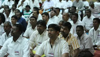 https://nithyananda.org/sites/default/files/photo-gallery/2014-09sep-20-nithyananda-diary_IMG_7746_bidadi-ndy-nithya-dhyaan-yoga-session-devotees-crowd.JPG?1412412390