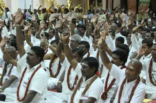https://nithyananda.org/sites/default/files/photo-gallery/2014-09sep-20-nithyananda-diary_IMG_7748_bidadi-ndy-nithya-dhyaan-yoga-session-devotees-crowd.JPG?1412412390