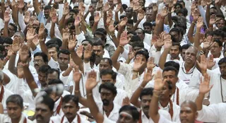 https://nithyananda.org/sites/default/files/photo-gallery/2014-09sep-20-nithyananda-diary_IMG_7750_bidadi-ndy-nithya-dhyaan-yoga-session-devotees-crowd.JPG?1412412390