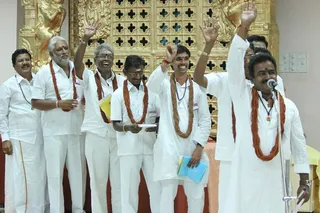 https://nithyananda.org/sites/default/files/photo-gallery/2014-09sep-20-nithyananda-diary_IMG_7759_bidadi-ndy-nithya-dhyaan-yoga-session-devotees-crowd.JPG?1412412390