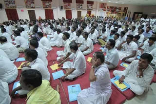 https://nithyananda.org/sites/default/files/photo-gallery/2014-09sep-20-nithyananda-diary_IMG_7796_bidadi-ndy-nithya-dhyaan-yoga-session-devotees-crowd.JPG?1412412390