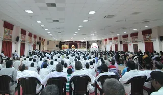 https://nithyananda.org/sites/default/files/photo-gallery/2014-09sep-20-nithyananda-diary_IMG_7798_bidadi-ndy-nithya-dhyaan-yoga-session-devotees-crowd.JPG?1412413318