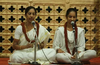 https://nithyananda.org/sites/default/files/photo-gallery/2014-09sep-24th-nithyananda-diary_IMG_8642_bidadi-kirthan.JPG?1411734039