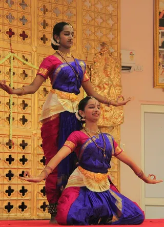 https://nithyananda.org/sites/default/files/photo-gallery/2014-09sep-26th-nithyananda-diary_IMG_9501_bidadi-navaratri-celebration-dance.JPG?1411813635