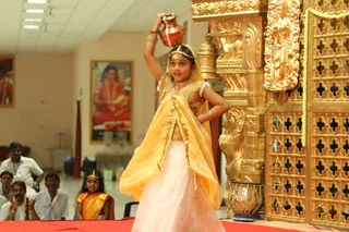 https://nithyananda.org/sites/default/files/photo-gallery/2014-09sep-26th-nithyananda-diary_IMG_9526_bidadi-navaratri-celebration-dance.JPG?1411813390