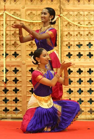 https://nithyananda.org/sites/default/files/photo-gallery/2014-09sep-26th-nithyananda-diary_IMG_9543_bidadi-navaratri-celebration-dance.JPG?1411813405
