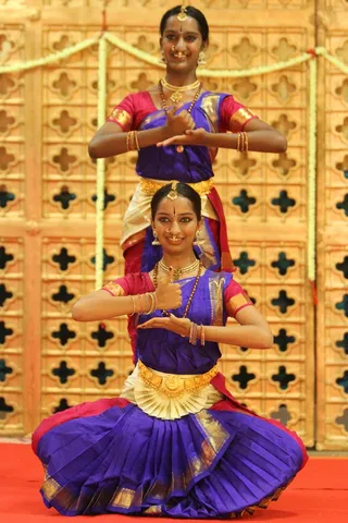 https://nithyananda.org/sites/default/files/photo-gallery/2014-09sep-26th-nithyananda-diary_IMG_9546_bidadi-navaratri-celebration-dance.JPG?1411813417