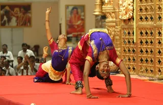 https://nithyananda.org/sites/default/files/photo-gallery/2014-09sep-26th-nithyananda-diary_IMG_9558_bidadi-navaratri-celebration-dance.JPG?1411813438