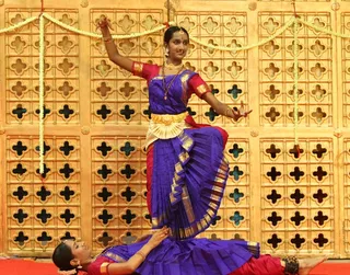 https://nithyananda.org/sites/default/files/photo-gallery/2014-09sep-26th-nithyananda-diary_IMG_9579_bidadi-navaratri-celebration-dance.JPG?1411813624