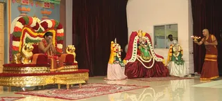 https://nithyananda.org/sites/default/files/photo-gallery/2014-09sep-27-nithyananda-diary_IMG_9628_bidadi-swamiji-arati.JPG?1412408245
