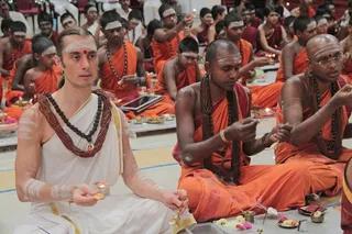 https://nithyananda.org/sites/default/files/photo-gallery/2014-09sep-28th--nithyananda-diary_IMG_9591_bidadi-paduka-puja.JPG?1411986332