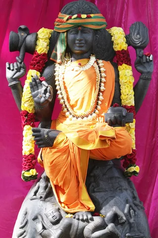 https://nithyananda.org/sites/default/files/photo-gallery/2014-11nov-11th-nithyananda-diary_IMG_5842_bidadi-temple-adhi-guru-dakshinamoorthi.JPG