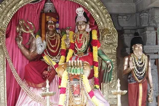 https://nithyananda.org/sites/default/files/photo-gallery/2014-11nov-12th-nithyananda-diary_IMG_5904_bidadi-temple-sanctum-nithyanandeshwara-nithyanandeshwari-swayambu-lingam-kapila-muni.JPG