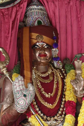 https://nithyananda.org/sites/default/files/photo-gallery/2014-11nov-12th-nithyananda-diary_IMG_5905_bidadi-temple-sanctum-nithyanandeshwara.JPG