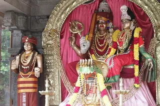 https://nithyananda.org/sites/default/files/photo-gallery/2014-11nov-12th-nithyananda-diary_IMG_5907_bidadi-temple-sanctum-nithyanandeshwara-nithyanandeshwari-swayambu-lingam-swami-nithyananda.JPG