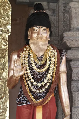https://nithyananda.org/sites/default/files/photo-gallery/2014-11nov-12th-nithyananda-diary_IMG_5909_bidadi-temple-sanctum-kapila-muni.JPG