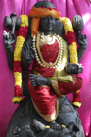 https://nithyananda.org/sites/default/files/photo-gallery/2014-11nov-12th-nithyananda-diary_IMG_5915_bidadi-temple-dakshinamoorthi.JPG