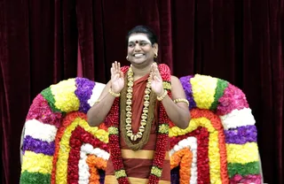 https://nithyananda.org/sites/default/files/photo-gallery/2014-11nov-26th-nithyananda-diary_IMG_8641_bidadi-swamiji-blessing.JPG?1417114133