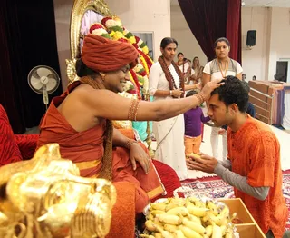 https://nithyananda.org/sites/default/files/photo-gallery/2014-11nov-27th-nithyananda-diary_IMG_9035_bidadi-kalpataru-darshan.JPG?1417117802