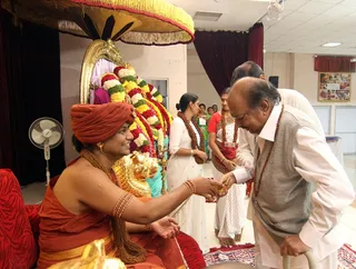 https://nithyananda.org/sites/default/files/photo-gallery/2014-11nov-27th-nithyananda-diary_IMG_9036_bidadi-kalpataru-darshan.JPG?1417117802