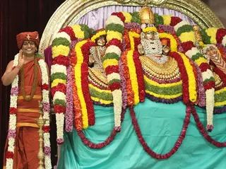 https://nithyananda.org/sites/default/files/photo-gallery/2014-11nov-27th-nithyananda-diary_IMG_9052_bidadi-swamiji-blessing.JPG?1417117802