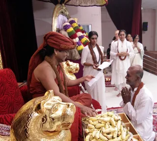 https://nithyananda.org/sites/default/files/photo-gallery/2014-11nov-28th-nithyananda-diary_IMG_9532_bidadi-kalpataru-darshan.JPG?1417199165