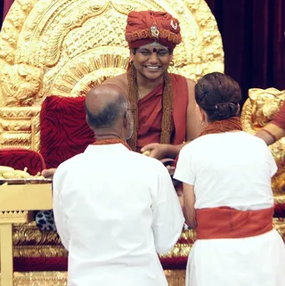https://nithyananda.org/sites/default/files/photo-gallery/2014-11nov-28th-nithyananda-diary_IMG_9544_bidadi-kalpataru-darshan.JPG?1417199614